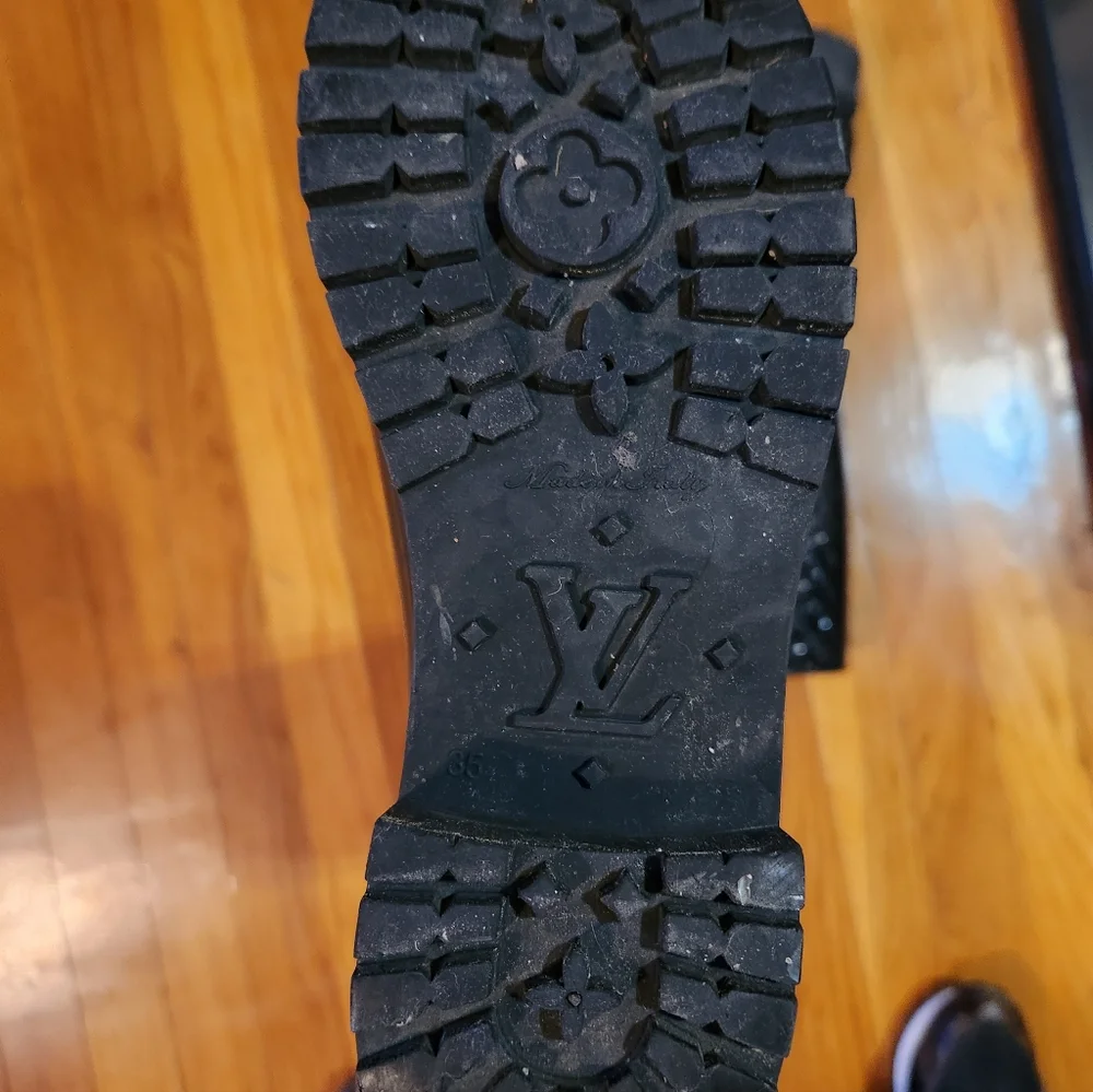 Louis Vuitton Rubber Embossed Monogram Splash Rain Boots - Picture 2 of 3